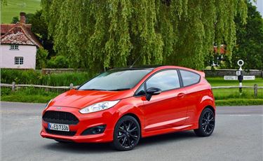 ford_fiesta_zetec_s_red_and_black__13_.jpg