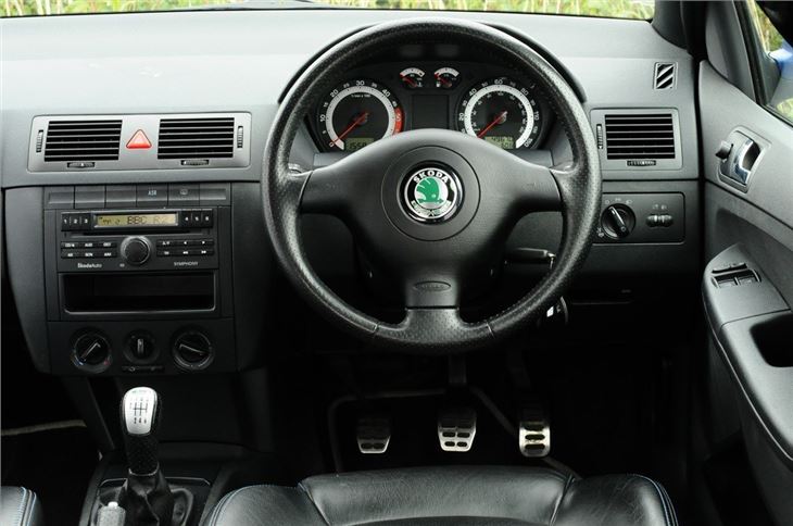 Skoda%20Fabia%20vRS%20(2003-2007)%20(4).