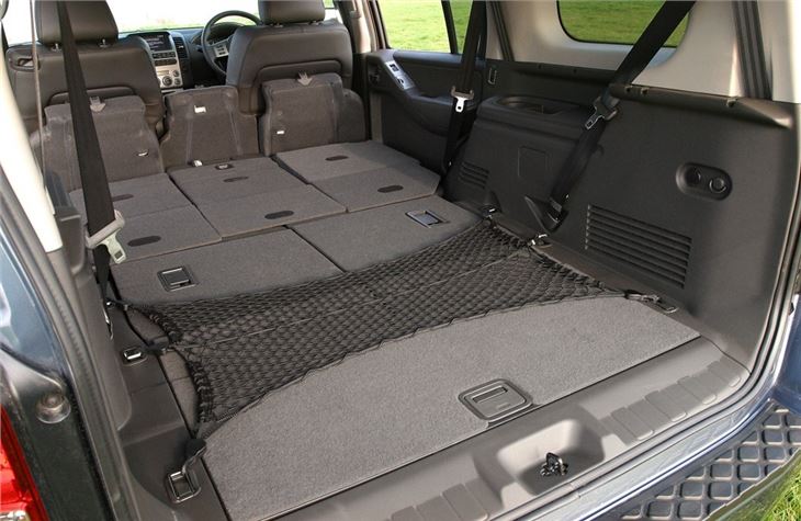 2005 Nissan pathfinder interior space #9