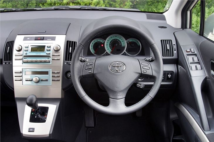 Toyota corolla verso user manual pdf