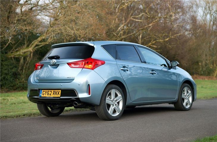 car toyota auris #2