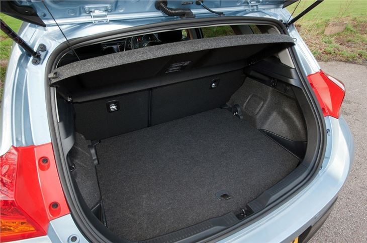 toyota auris 2013 boot capacity #3