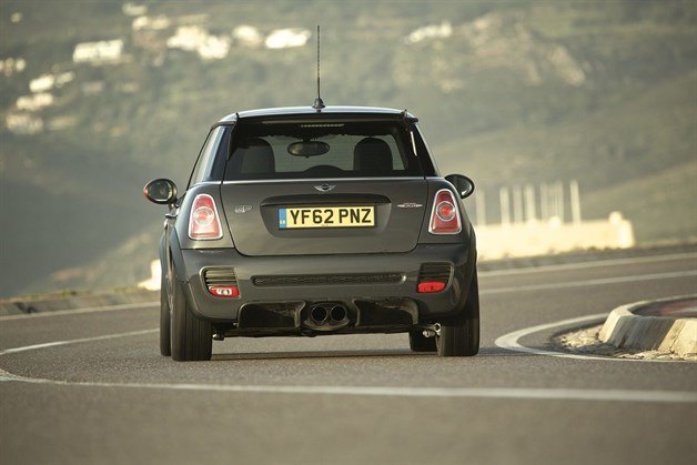 MINI John Cooper Works Cornering (1)