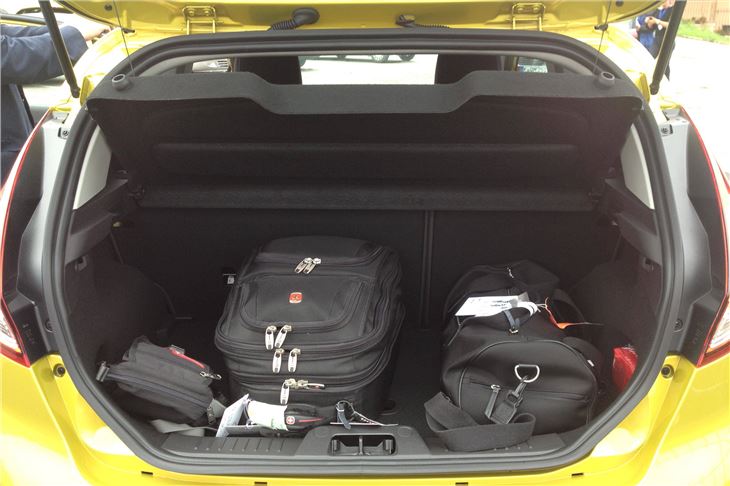Boot dimensions ford fiesta zetec