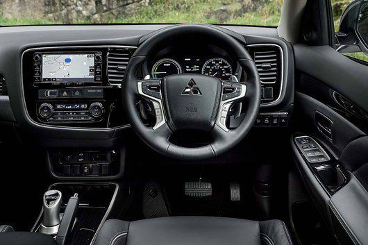 04_Mitsubishi _Outlander _PHEV_2015