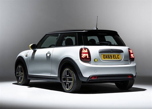 MINI Electric revealed: 124-mile range and £24,400 price tag | Motoring ...