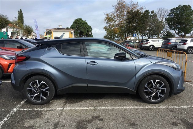 toyota-chr-2020-side-grey_630x420.jpg