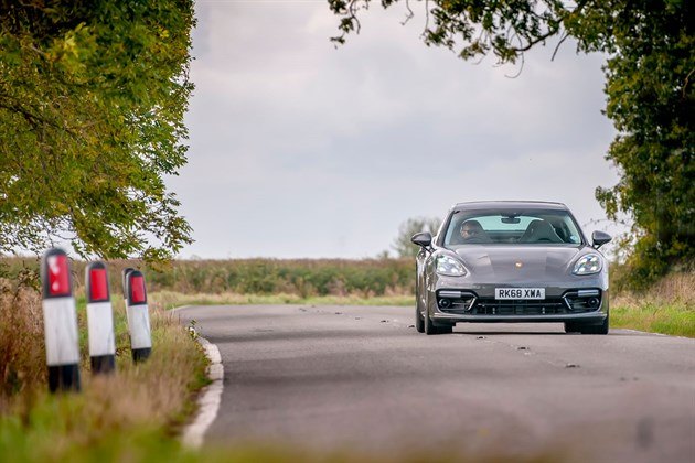 Porsche -Panamera -(2)