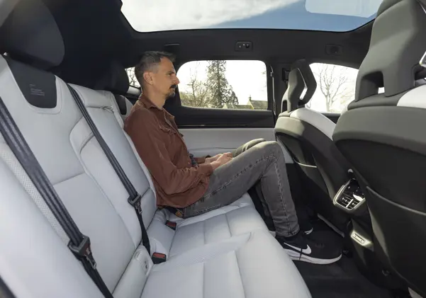 Polestar 3: rear legroom