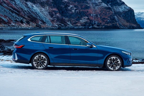 BMW 5 Series Touring Review: static side elevation