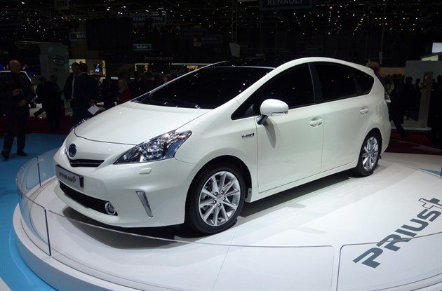 Toyota Prius + (2)