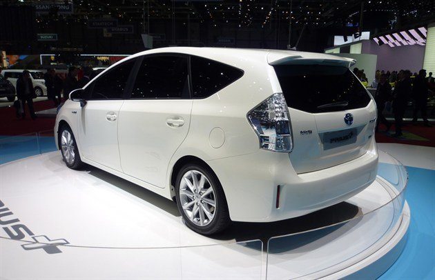 Toyota Prius + (1)