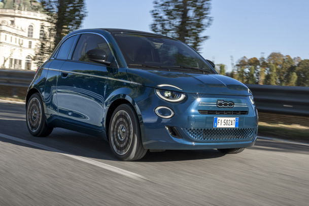 Fiat 500 Hybrid Review: Driving