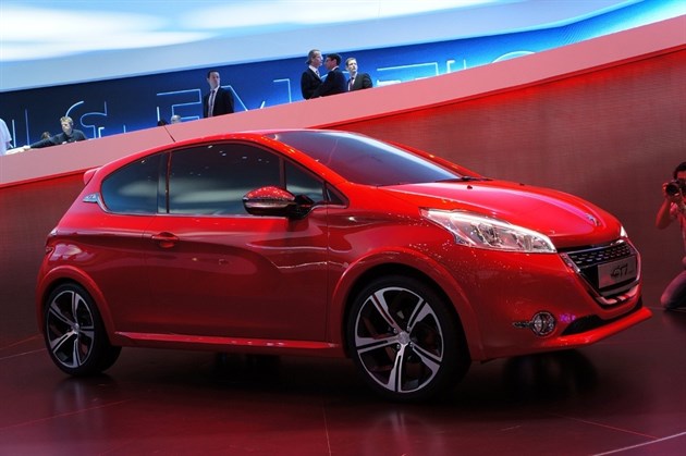 Peugeot 208 GTi (1)