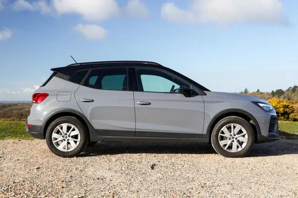 Seat Arona: side view