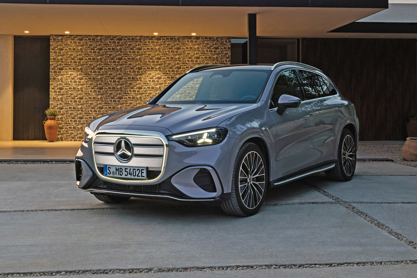 2026 Mercedes-Benz GLC 400 4MATIC Electric in launch silver