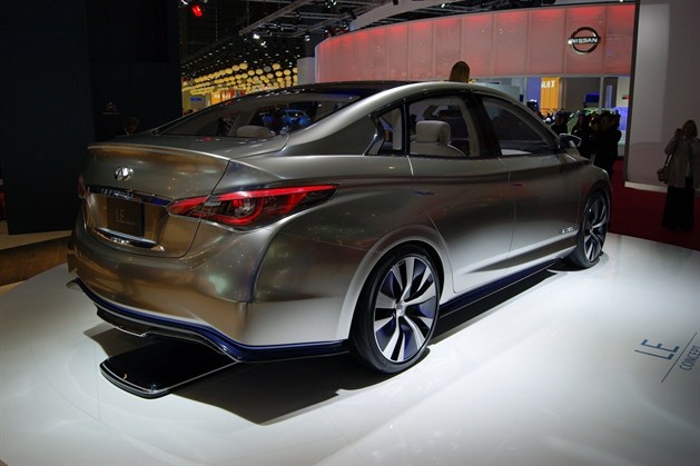 Par 2012Infiniti LEConcept _2