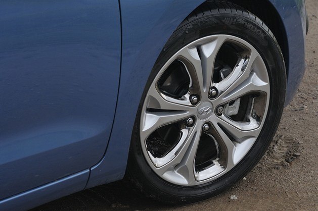 I 30 Alloy Wheel