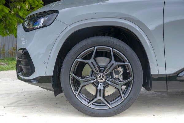 Mercedes Electric GLB Review: front wheel