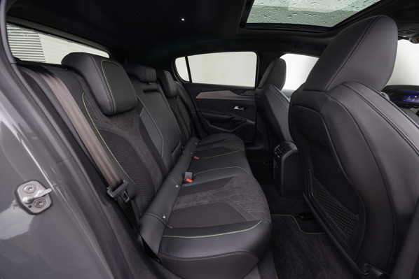 Peugeot 308: rear seats