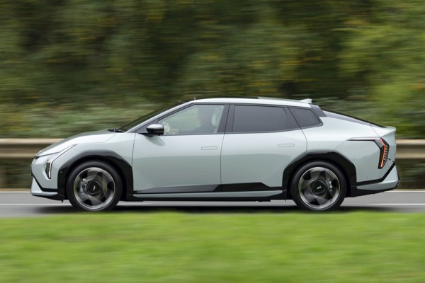 Kia EV4 Fastback Review: dynamic side profile