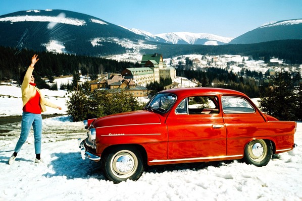 Skoda Octavia Saloon 1959 — static front three-quarter on snow