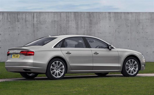 2013 Audi A8 (2)