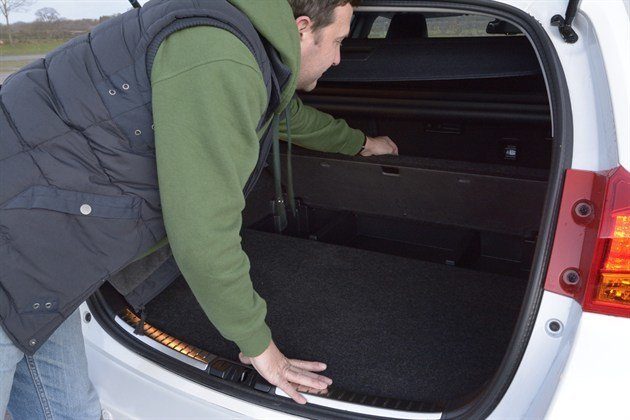 Toyota Auris Touring Sports Underfloor