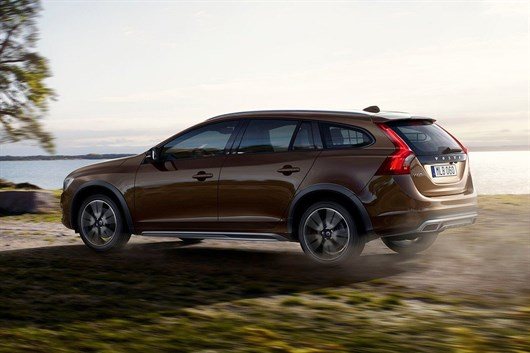 153933_Volvo _Cars _reveals _new _V60_Cross _Country