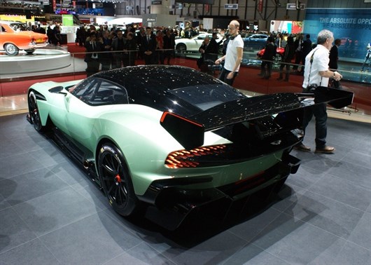 Aston Martin Vulcan -20209 (1)