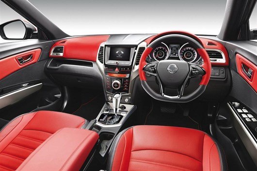 15-Ssang Yong _Tivoli _interior _(red)