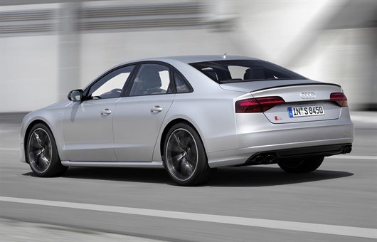 Audi S8 Plus (1)