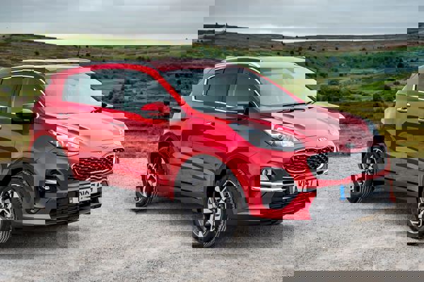 Kia Sportage (2016-2021) static front three-quarter