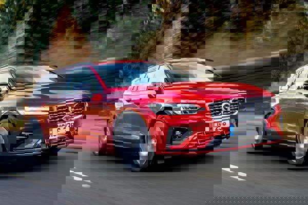 Volvo V60 dynamic front three-quarter