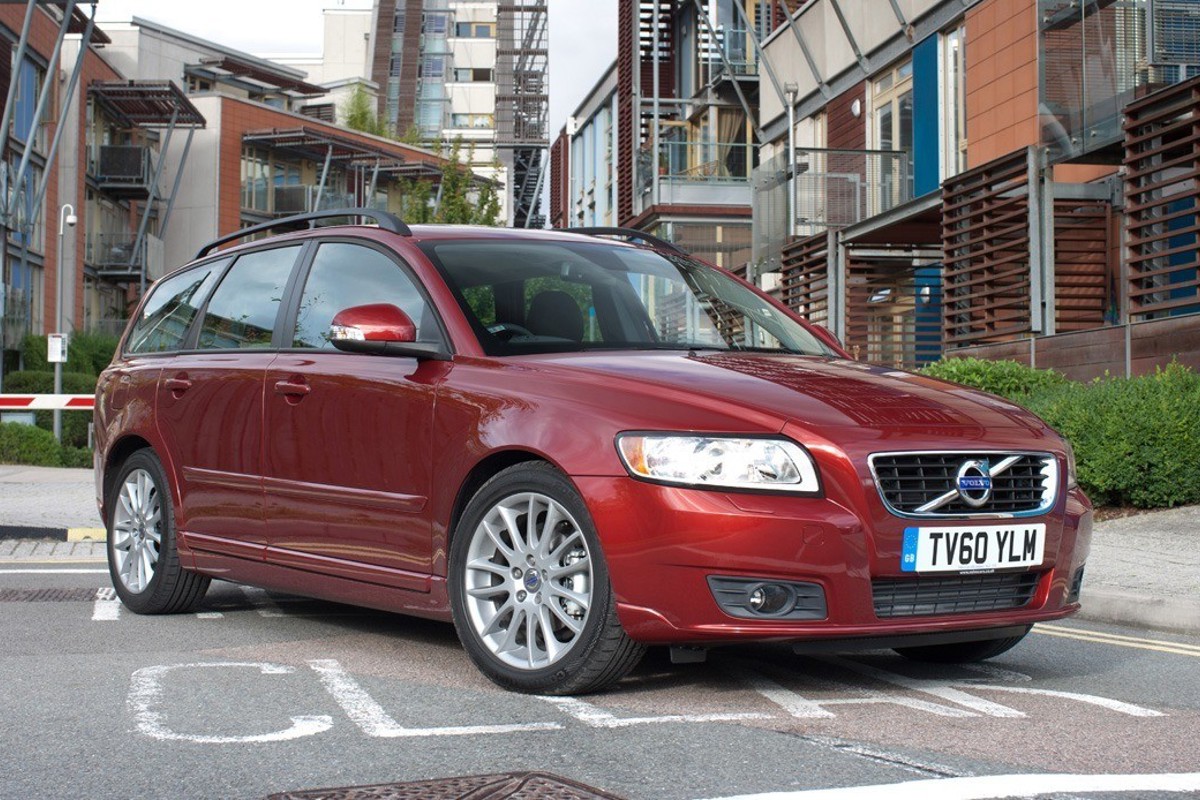 I BOUGHT A CHEAP VOLVO V50 FOR £1,500! 