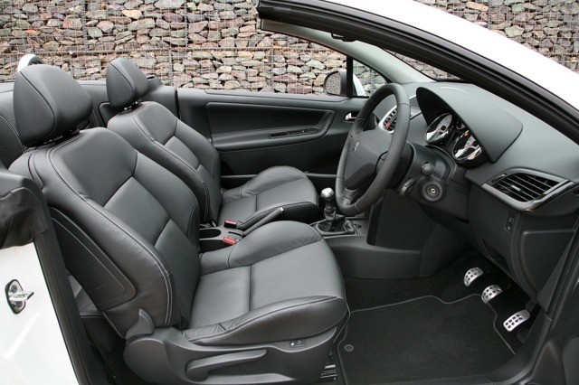 Used Peugeot 207 CC (2007 - 2014) interior