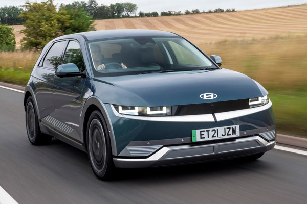 Hyundai Ioniq 5 (2021-date) dynamic front three-quarter