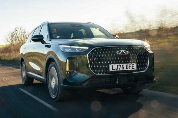 Chery Tiggo 9 CSH dynamic front three-quarter