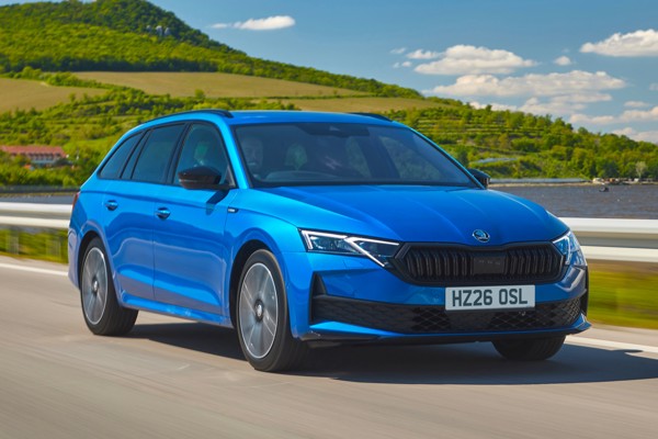 Skoda Octavia Estate dynamic front three-quarter