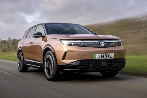 Vauxhall Grandland Electric dynamic front three-quarter