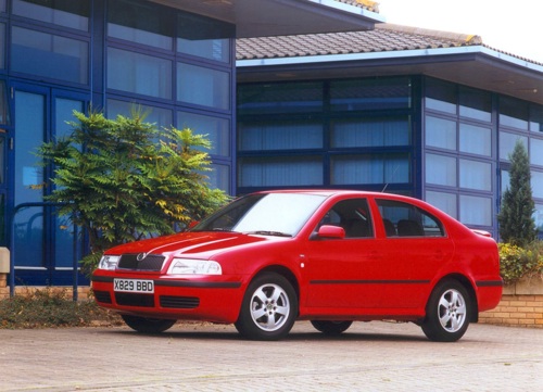 Skoda Octavia Mk1 — static front three-quarters