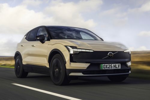 Volvo EX30 Cross Country Review: dynamic front three-quarter