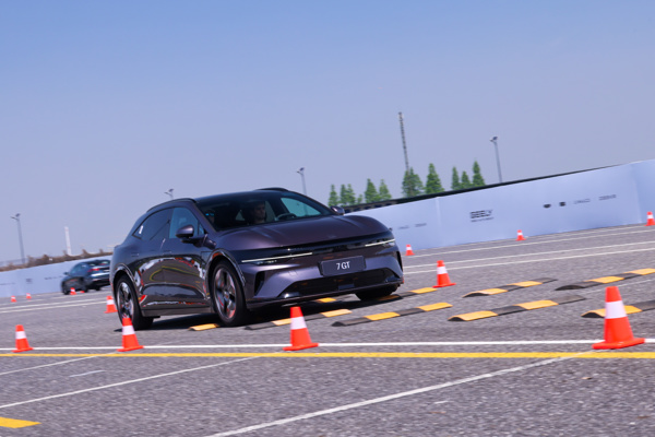 Zeekr 7GT: driving