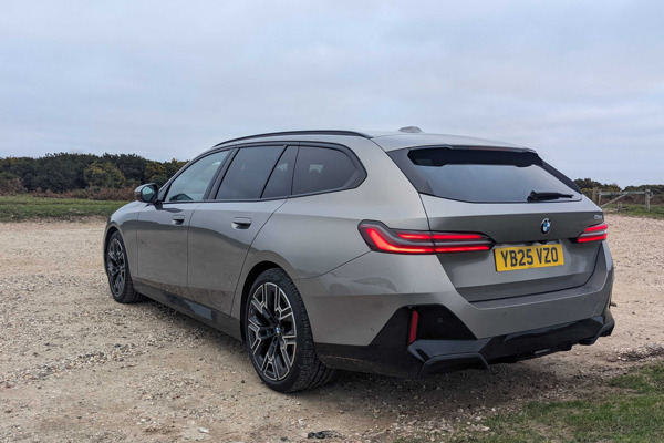 BMW 520i Touring: rear view
