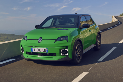 Renault 5 E-Tech Review: dynamic front three-quarter