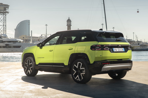 Jeep Compass: rear view