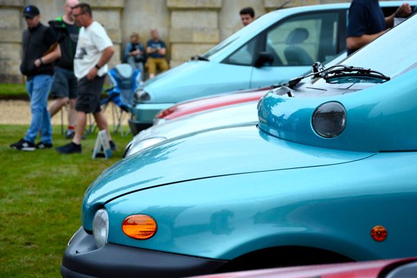 Contrasting frontal shapes of a Fiat Multipla (foreground) and a Fiat Ulysse (background) at FOTU 2025