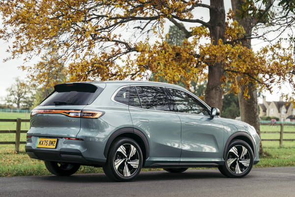 Geely EX5: rear view