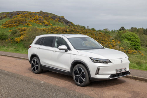 Skywell BE11 Review: front three-quarter static