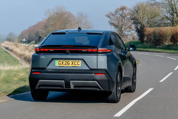 Toyota C-HR+: driving